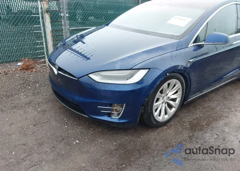 2018 Tesla Model X 100D/75D/P100D z USA, uszkodzony, nr VIN 5YJXCAE2XJF091433